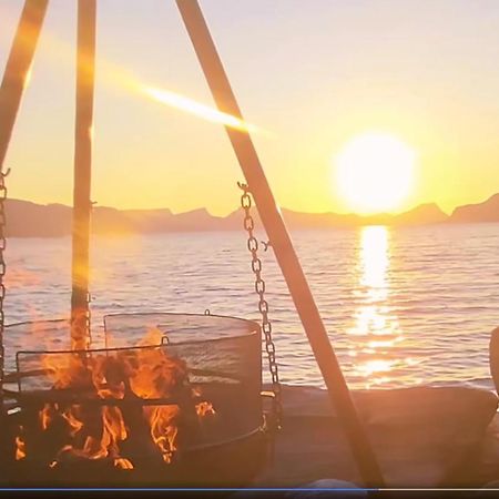 Smastranda Fjord Lodge Aheim Экстерьер фото